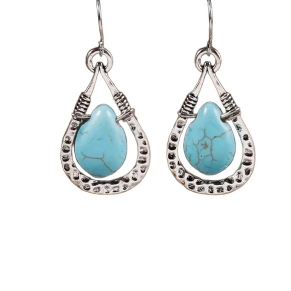 Vintage Treasures Jewelry - Vintage Boho Turquoise Water Drop Earrings